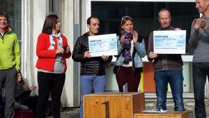 remisse-des-cheques-aux-associations-ela-et-nathan-graine-de-soleil